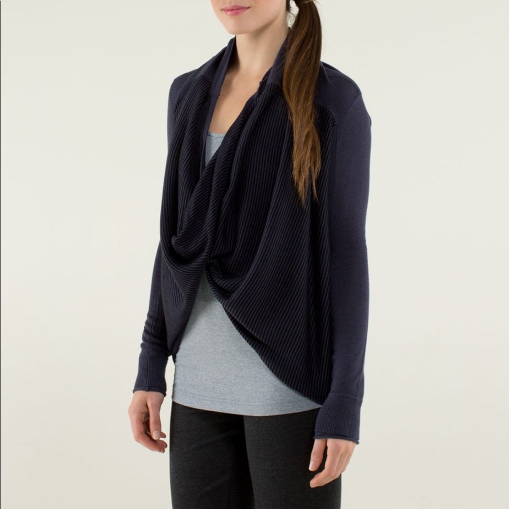 Lululemon Iconic Sweater Wrap
Cadet Blue / Black